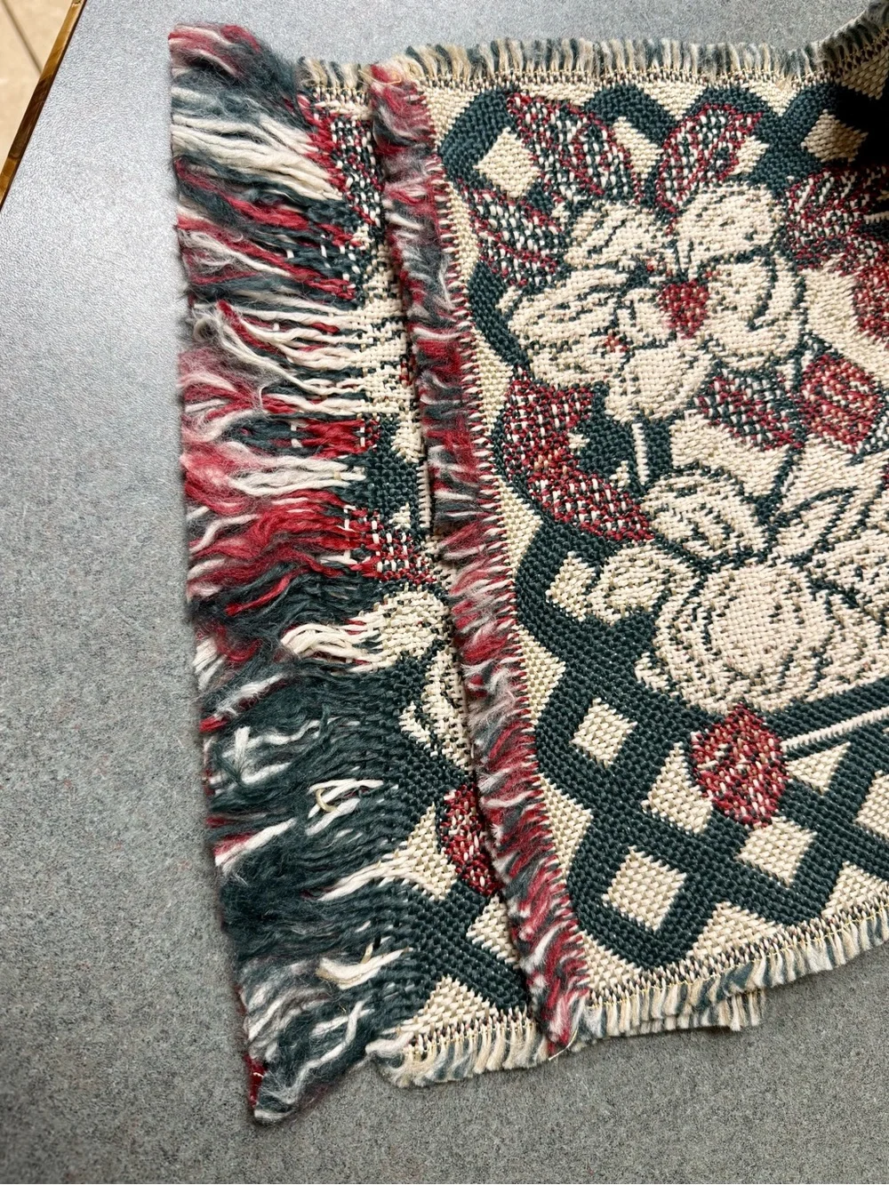 American Weaver's 90s Jacquard Table Runner Magnolia 1995
